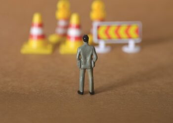 Middle Market M&A at a Crossroads: Dealmakers Confront Valuation Gaps, Tight Credit and a Flight to Quality